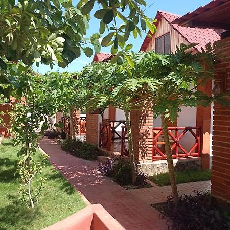 Bungalows Y Cabanas, Las Barracas De La Barra Malucano Екстериор снимка