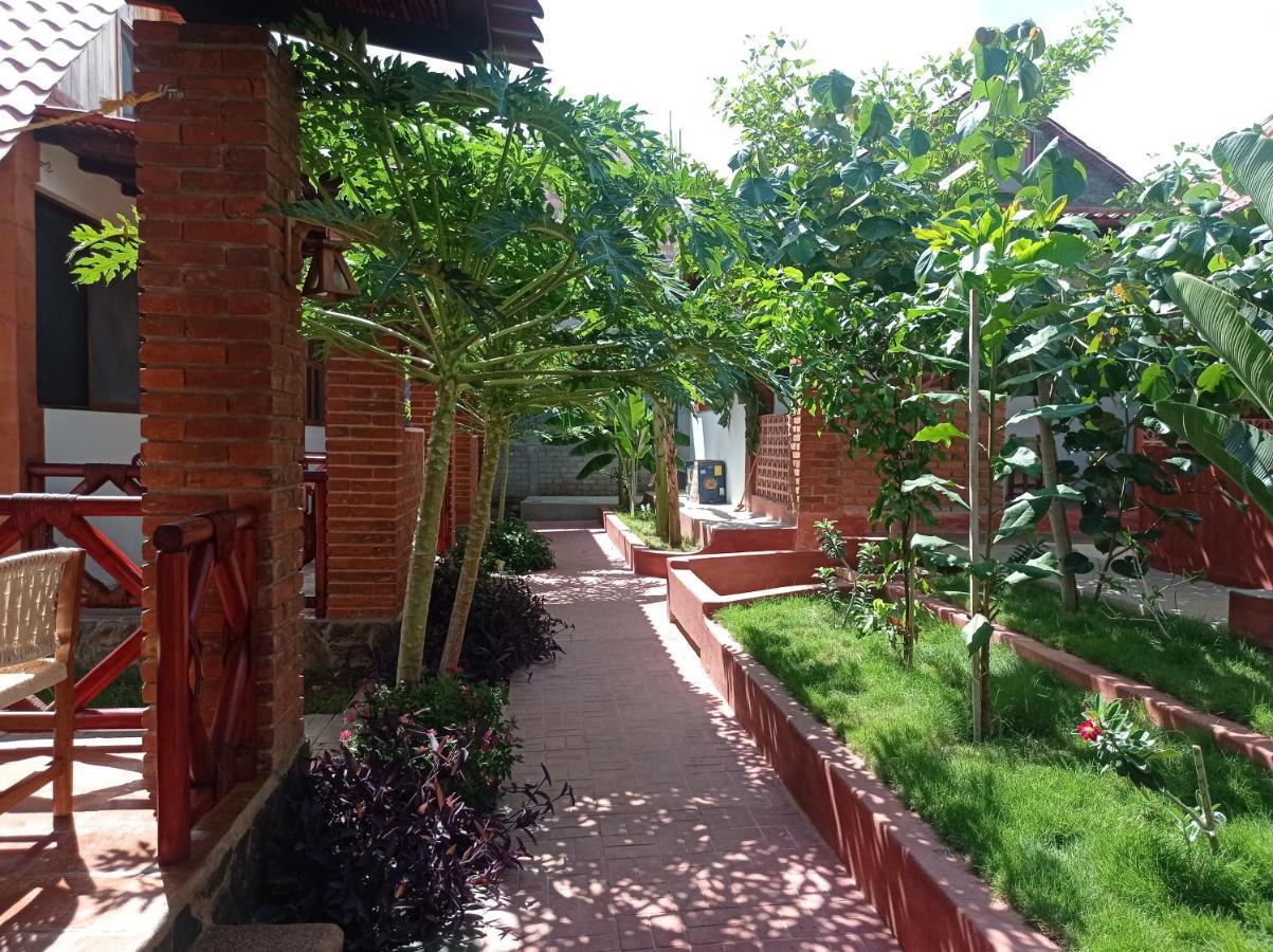 Bungalows Y Cabanas, Las Barracas De La Barra Malucano Екстериор снимка