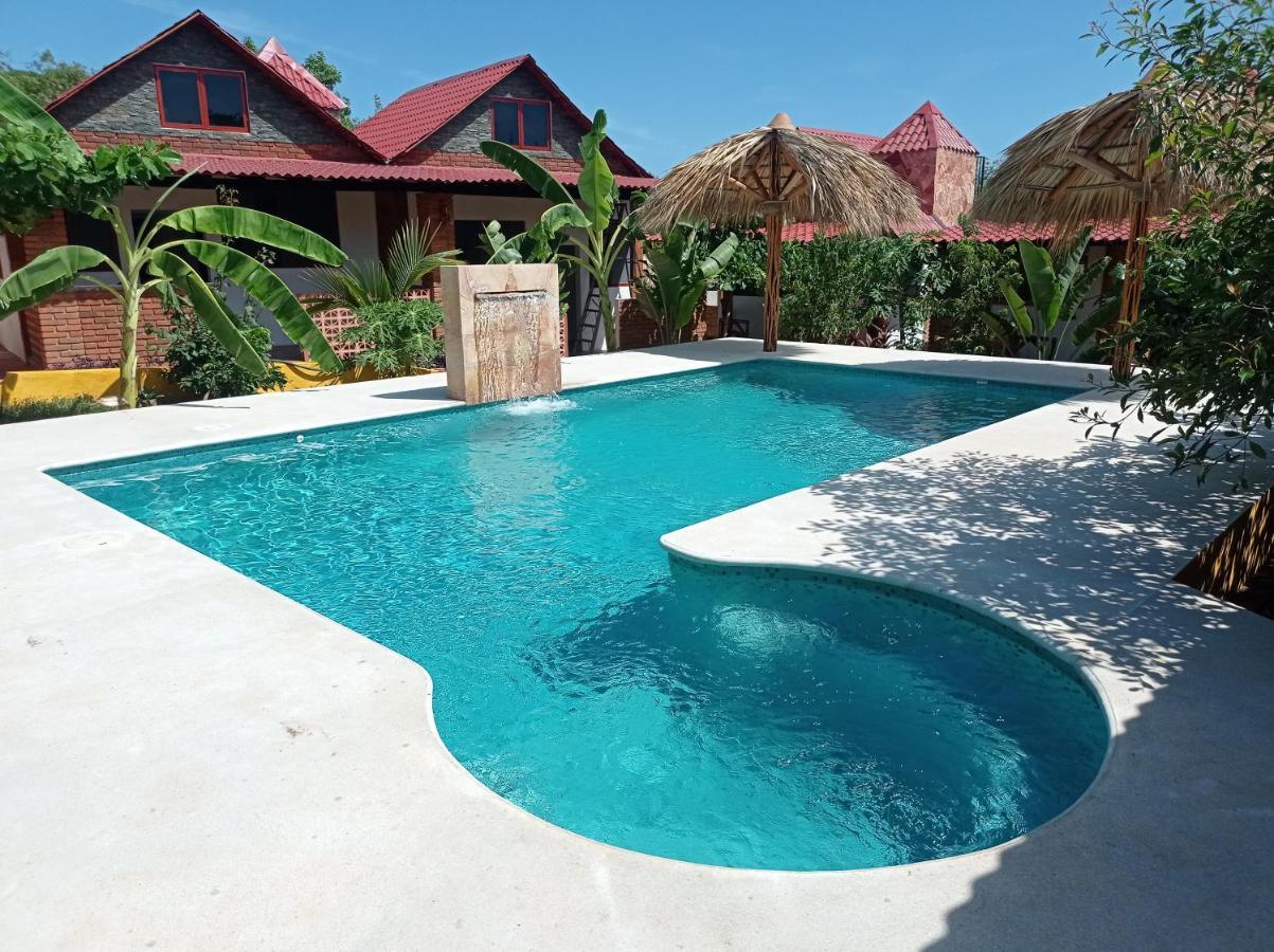 Bungalows Y Cabanas, Las Barracas De La Barra Malucano Екстериор снимка