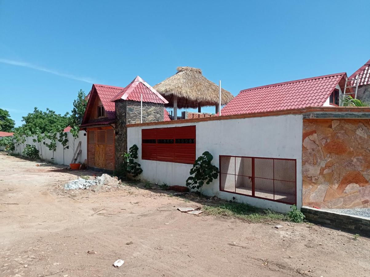 Bungalows Y Cabanas, Las Barracas De La Barra Malucano Екстериор снимка