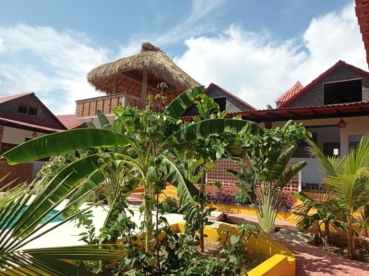 Bungalows Y Cabanas, Las Barracas De La Barra Malucano Екстериор снимка