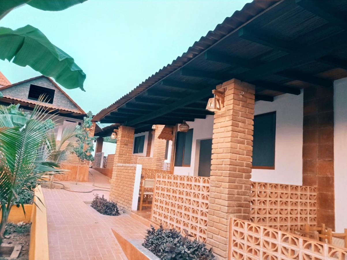 Bungalows Y Cabanas, Las Barracas De La Barra Malucano Екстериор снимка